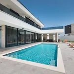 Noa Villa *