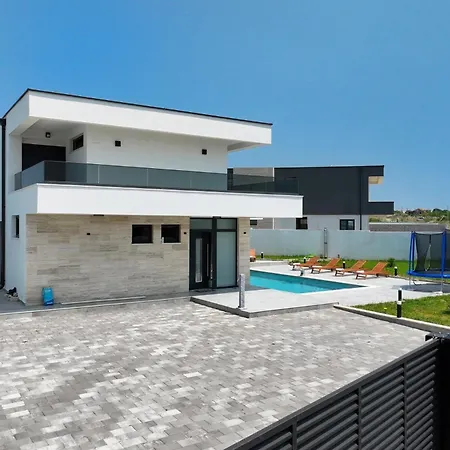 Noa Villa Dracan